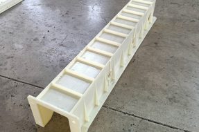 標(biāo)志樁、立柱 三孔立柱塑料模具109x14x14